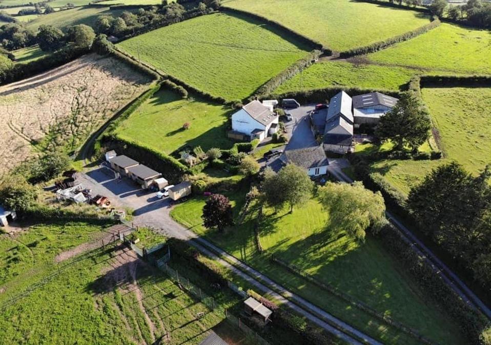 The Reindeer Retreat Buttercup Twin Otel Kidwelly Dış mekan fotoğraf