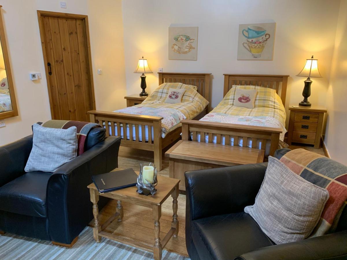 The Reindeer Retreat Buttercup Twin Otel Kidwelly Dış mekan fotoğraf